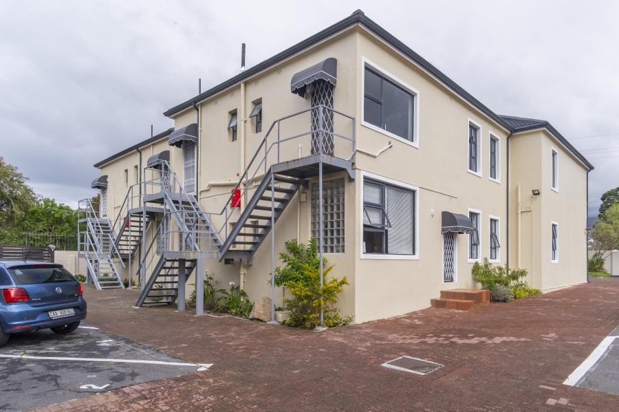 1 Bedroom Property for Sale in Kenilworth Western Cape